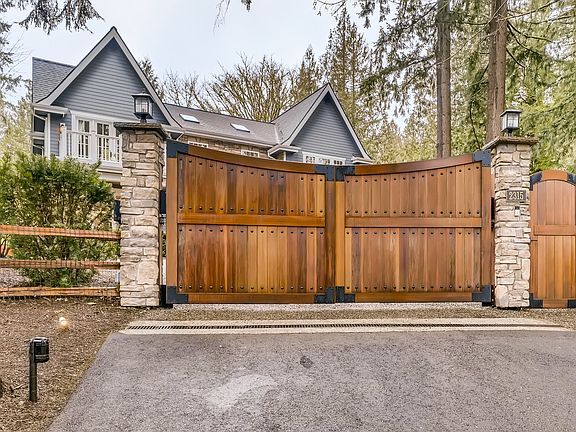 2nd image of 2315 W Beaver Lake Dr SE