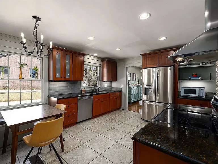 1228 Vista Ln — Photo 8