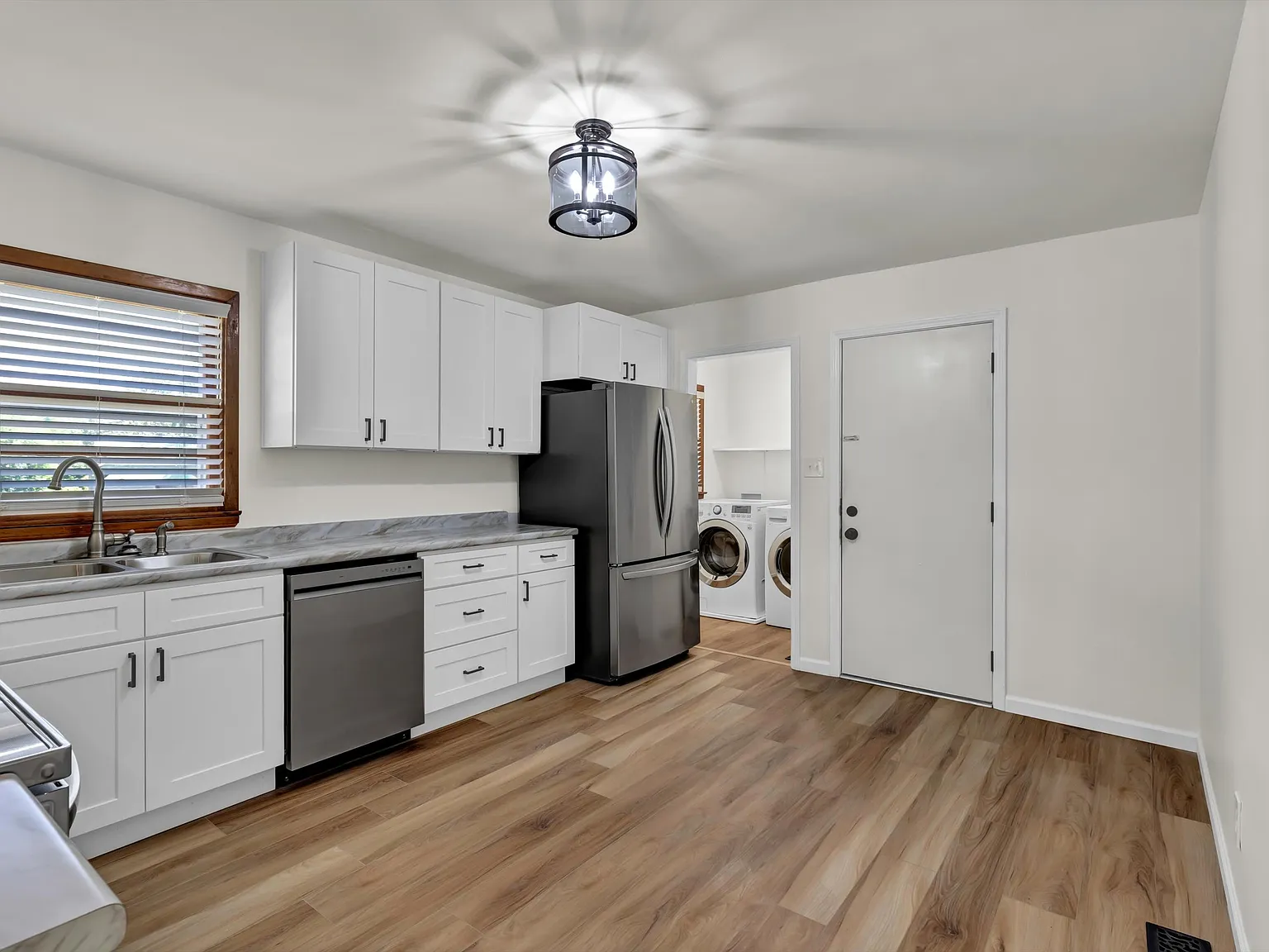 3 bed, 1125 sqft, $1,950 — Photo 4