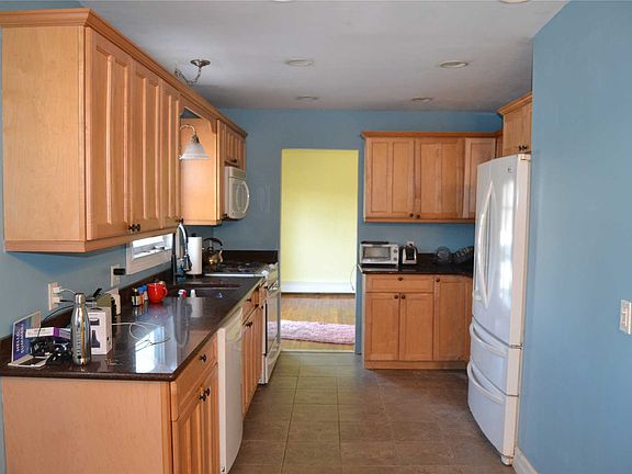 5th image of 5 Hilda Ct
