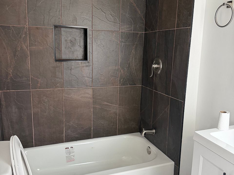 1st image of 124 W College St APT 4