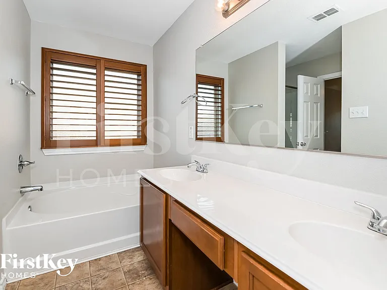 204 Troy Lane Red — Photo 10