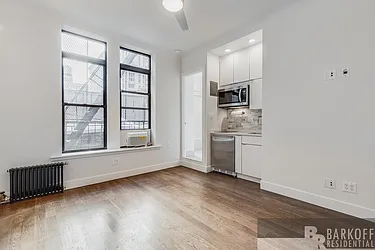 Rented by Barkoff Residential 