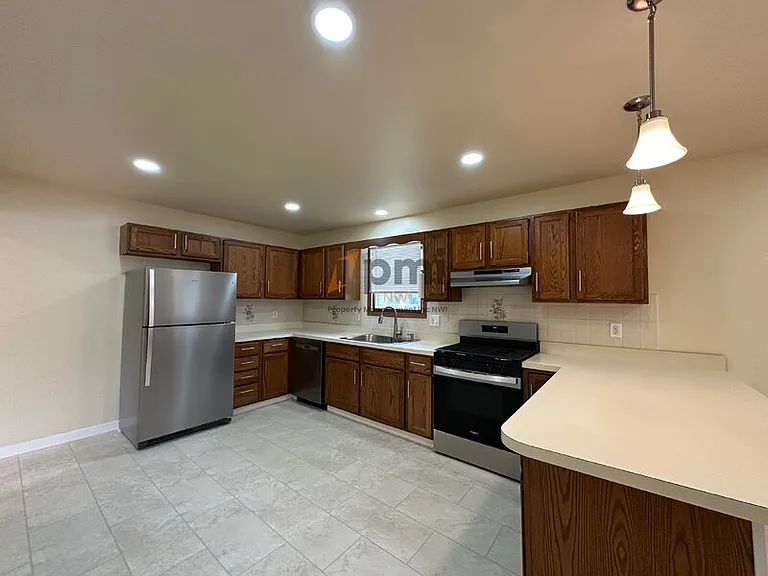 2836 W 63rd Ln — Photo 6