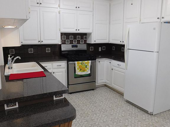 3rd image of 1820 W Avenue B