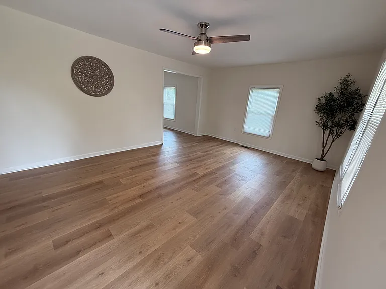 620 E Ohio Ave — Photo 5