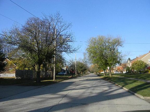 3rd image of 21880 Parkdale Ave
