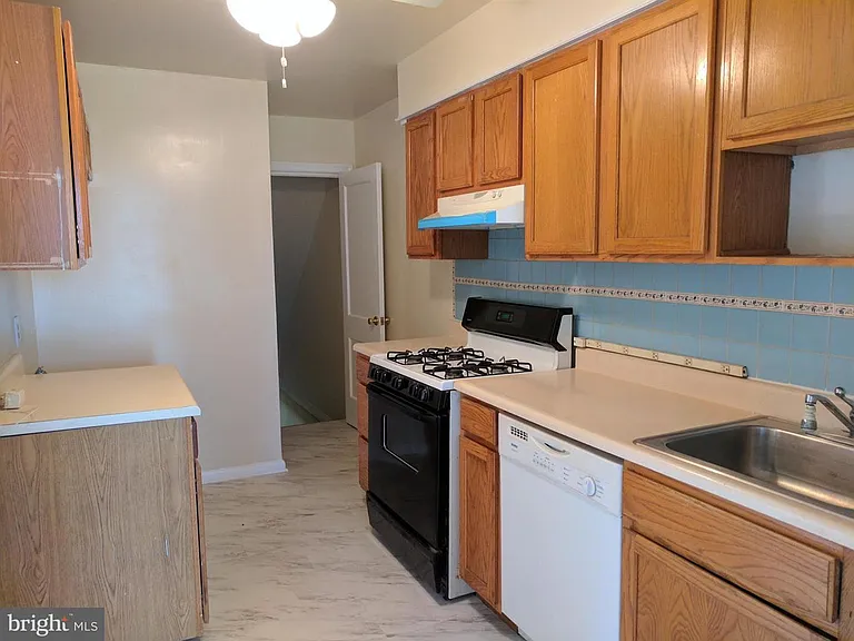 11905 Andrew St — Photo 15
