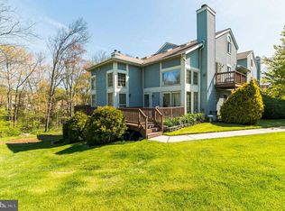 377 Green Meadow Ln, Horsham, PA 19044