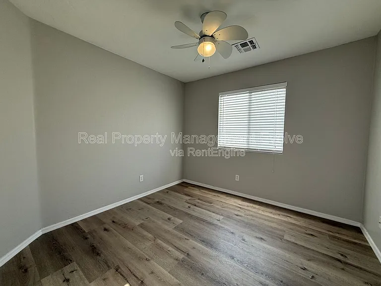 1516 E Bowker St — Photo 18