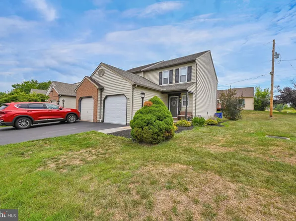3157 Bornt Dr, Dover, PA 17315