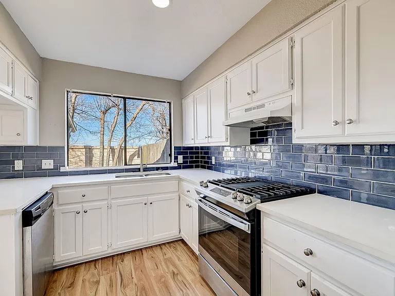 1406 Hyridge Cir — Photo 8