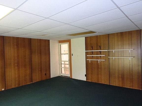 Family room located off front entrance. There is a sliding glass door at the other end accessing the back yard. This room is not currently heated.