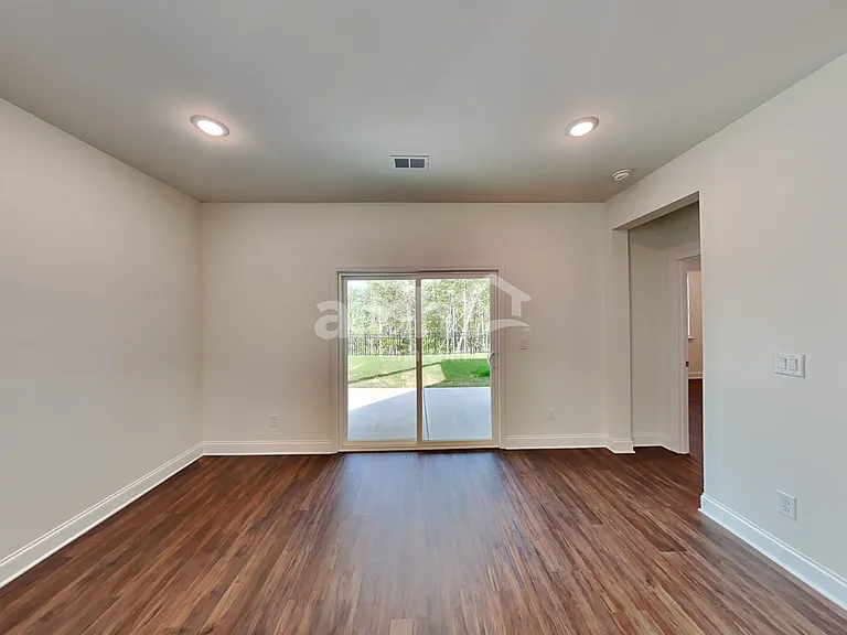 198 Willow Ln — Photo 7