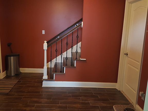 3rd image of 909 Avenue G