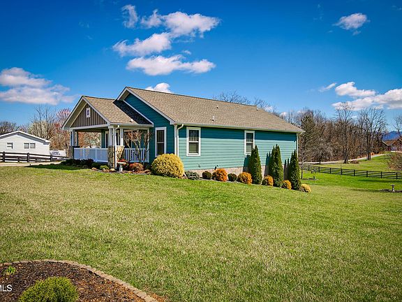 3rd image of 167 Ridgecrest Rd