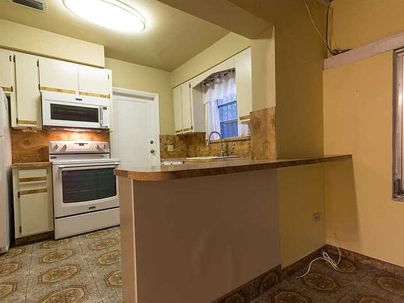 4th image of 837 Tangier St