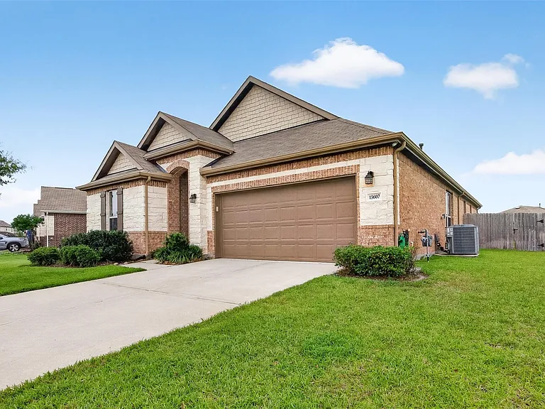 15607 Barton Orchard Ln — Photo 3