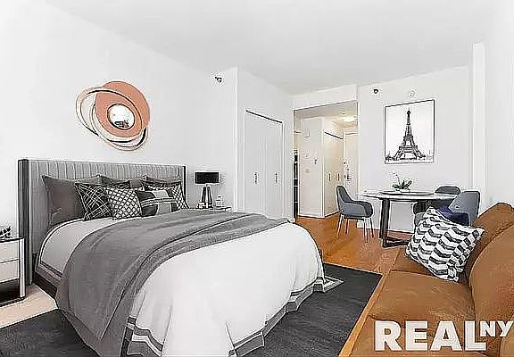 3rd image of 30 W 18th St APT 7E