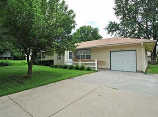 1245 NW Sunset Ln, Topeka, KS 66618