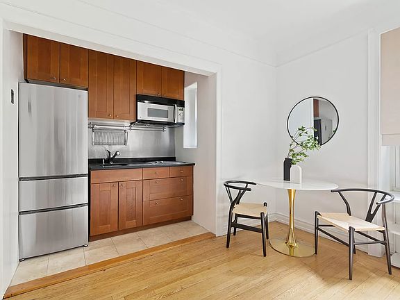 2nd image of 59 Pineapple St APT 1A