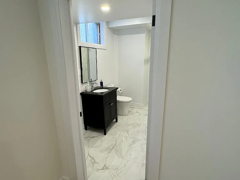 23 Chatsworth Ct #LOWER — Photo 6