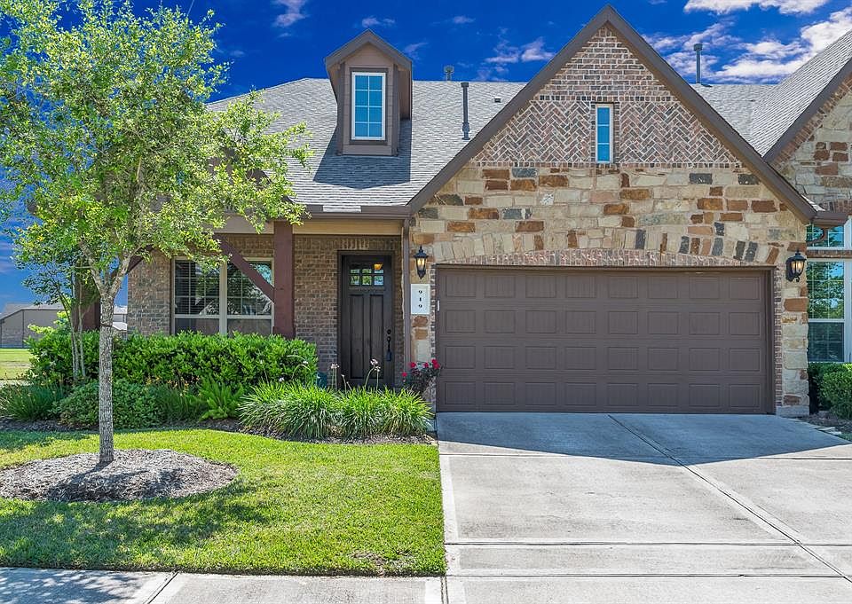 1st image of 919 Capitan Falls Ln