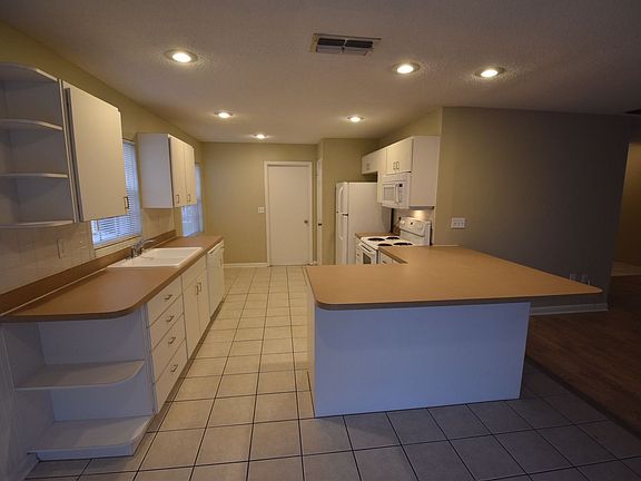 3rd image of 970 Whisper Lake Dr