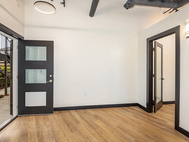 1497-1549 NE Market Dr — Photo 14