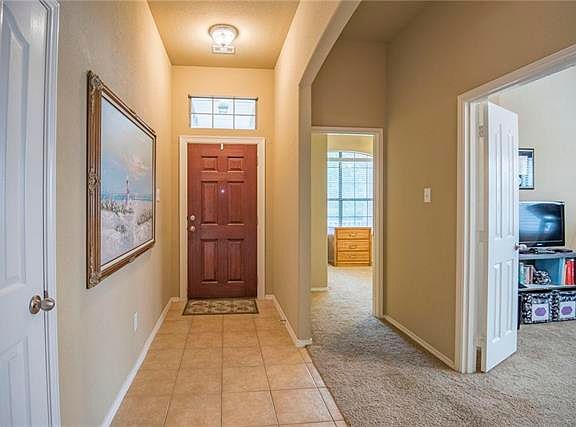 3rd image of 10621 Vista Heights Blvd