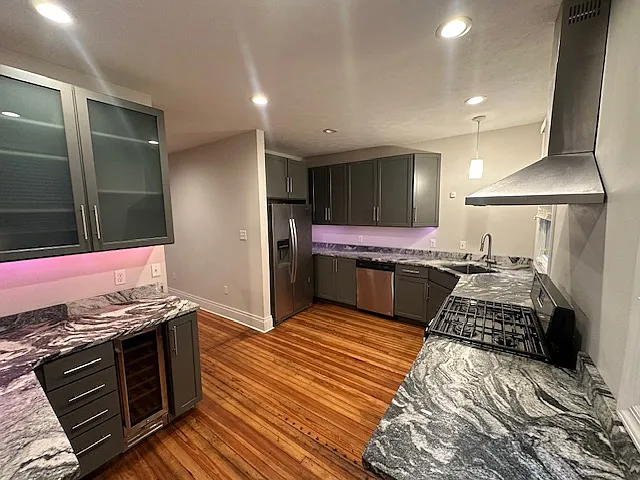 3 bed, 2.5 bath, 3000 sqft, $2,500 — Photo 2