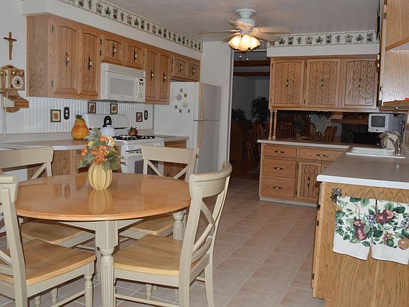 3rd image of 2913 Betty Ln #Townhouse