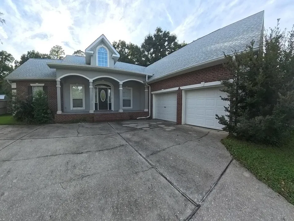 1441 Chalet Pl