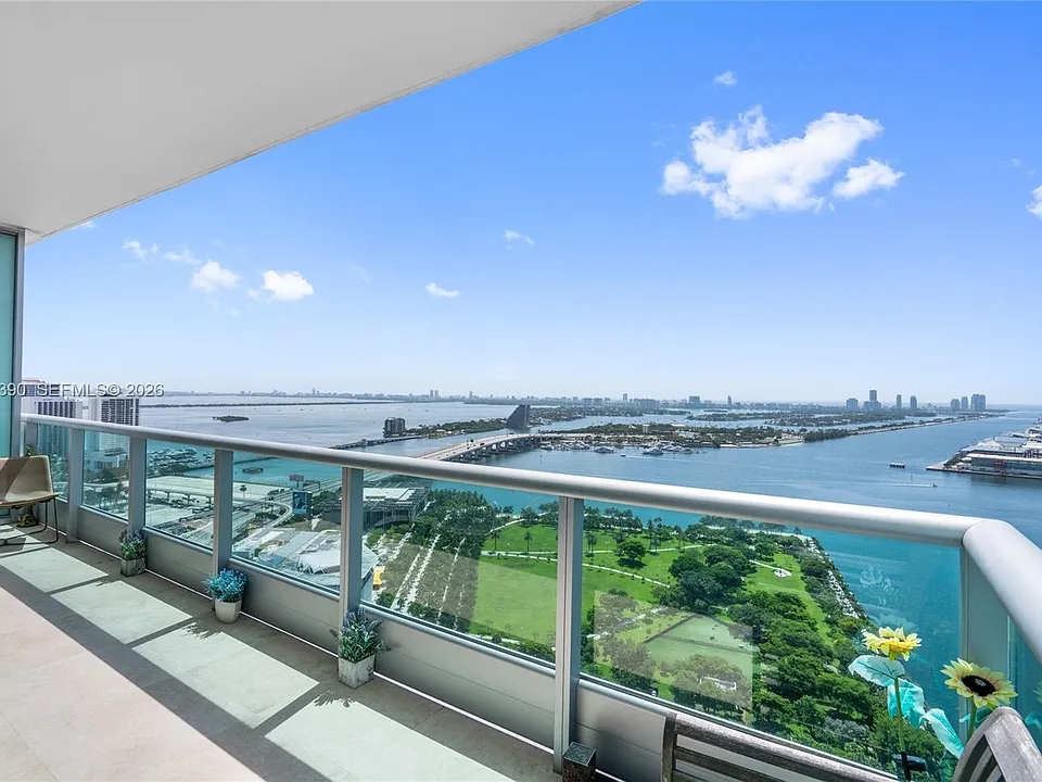900 Biscayne Blvd #3704