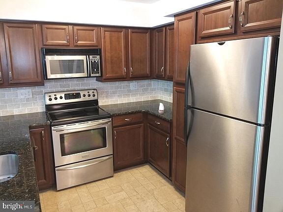 4th image of 932 Washington Pl #32