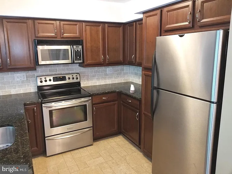 932 Washington Pl #32 — Photo 4