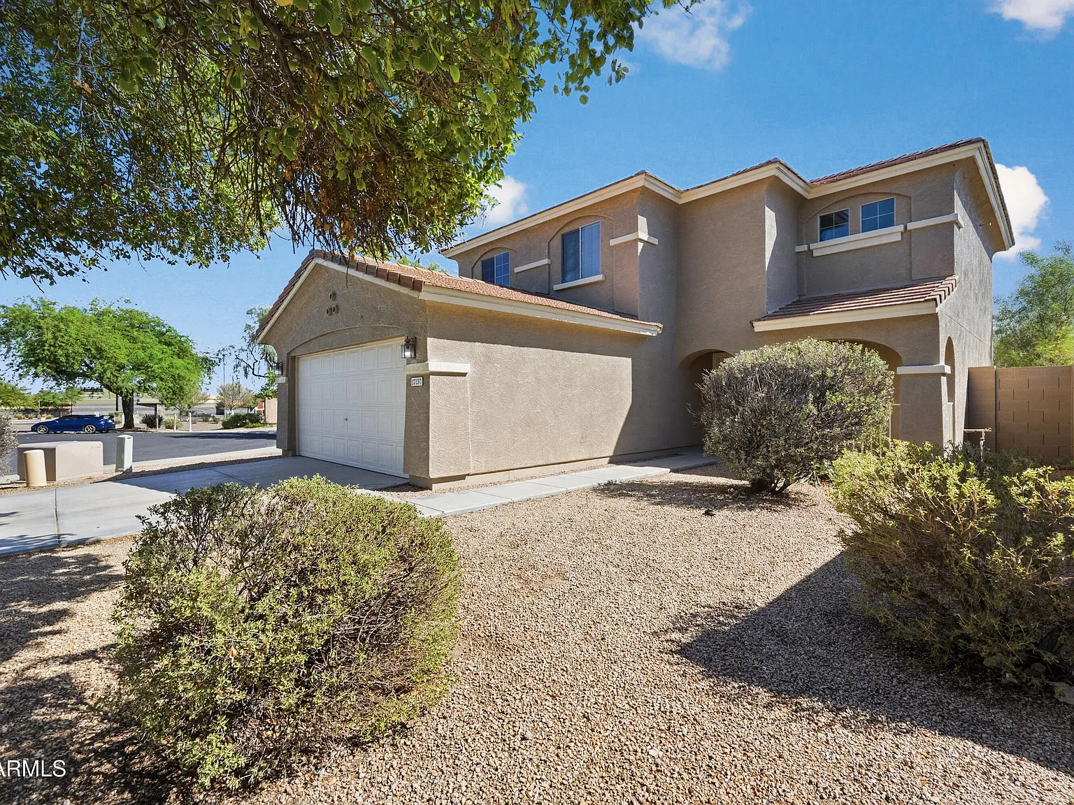 4 bed, 2.5 bath, 1978 sqft, $2,150 — Photo 2