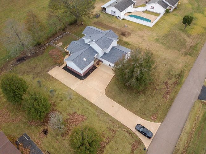 1st image of 60 Dawn Ln