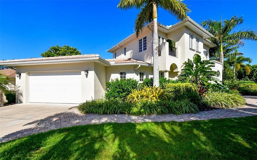 4 bed, 3.0 bath, 3211 sqft, $18,000 — Photo 3