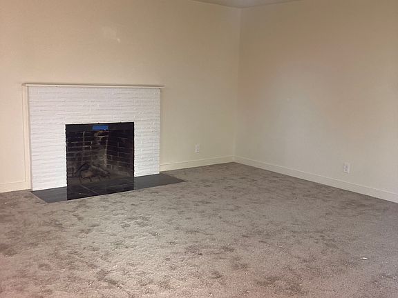 4th image of 7925 SE Southgate St