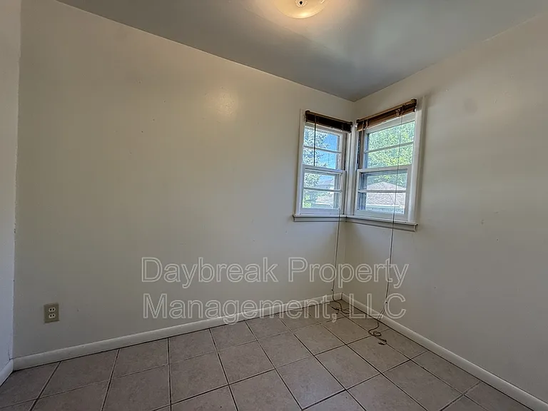 1228 10th St N #4 — Photo 17