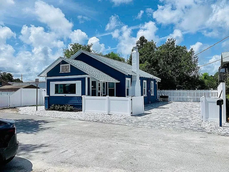 214 Alma Ct — Photo 3