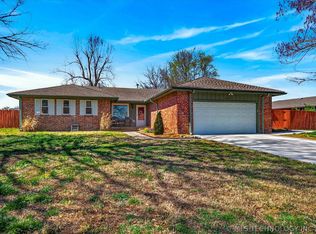 1811 Putnam Dr, Bartlesville, OK 74006