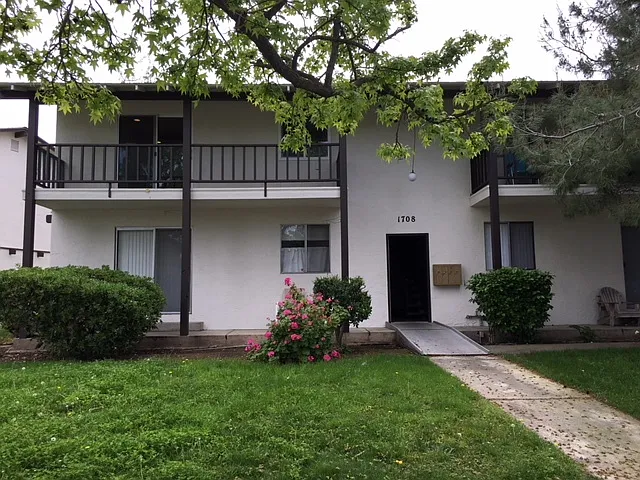 Building Photo - 1708 Ross Cir