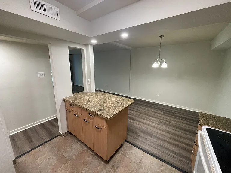 7124C Longstreet Dr — Photo 14