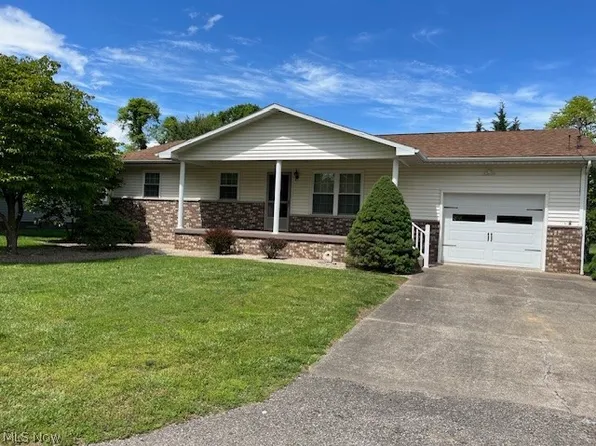 287 N Meadowlark Dr, Williamstown, WV 26187