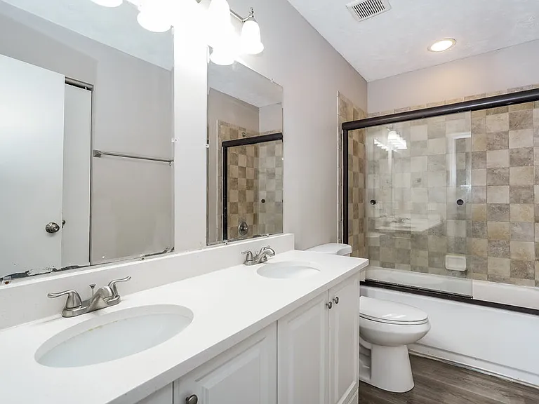 1127 Crestview St — Photo 13
