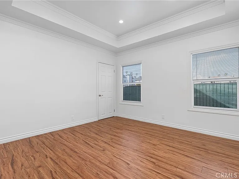 766 N Alexandria Ave — Photo 29
