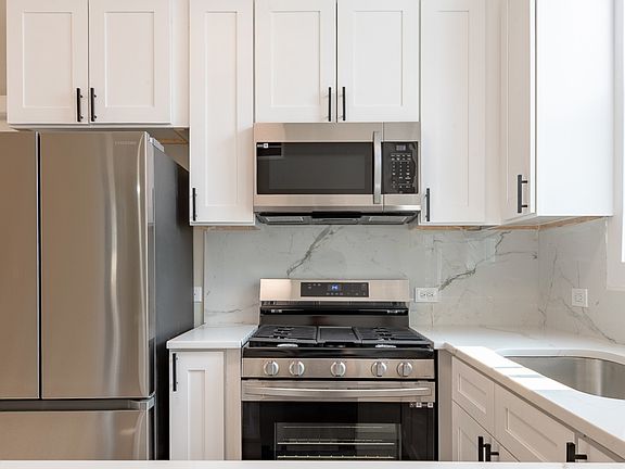 3rd image of 2837 W Lexington St #2R