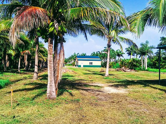 Beautiful private tropical setting